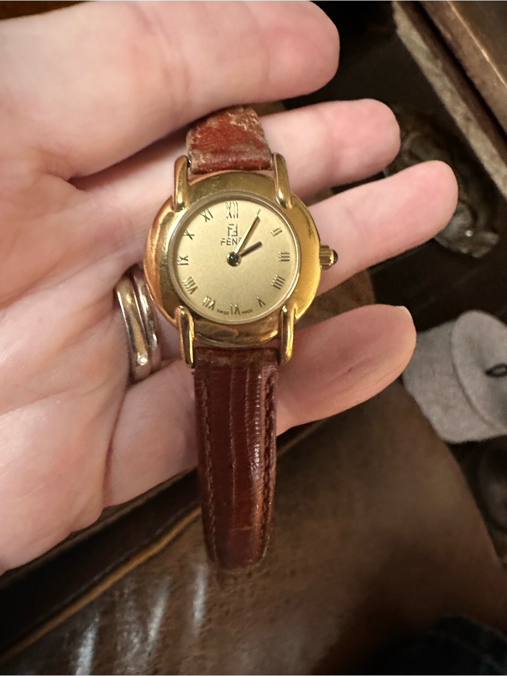 Fendi vintage 90’s Gold Tone Round Dial Watch with Brown Leather Strap